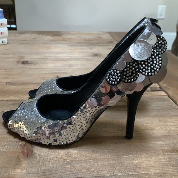 Bowne Heels - Picture 2 of 12